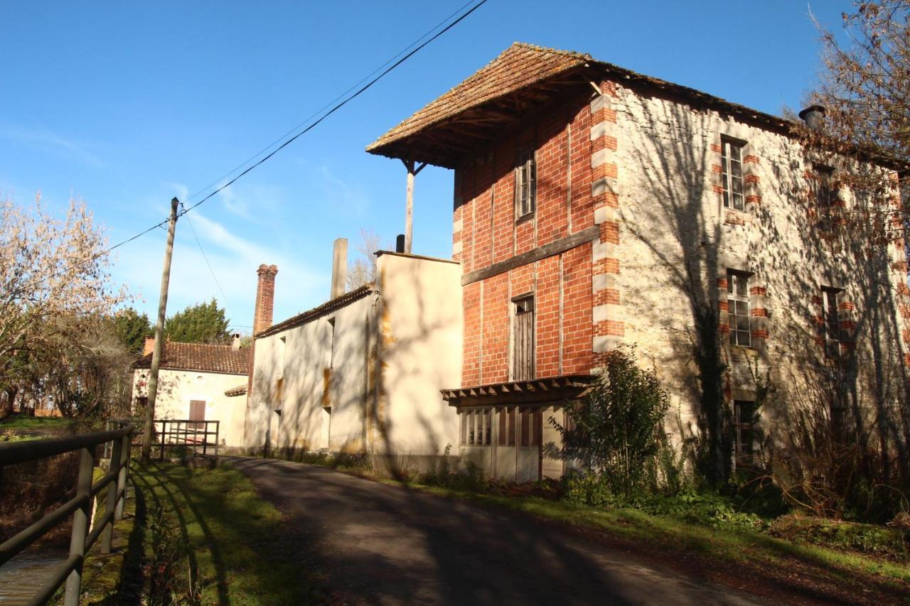 Bed and Breakfast Le Moulin Scalagrand Mazieres  Экстерьер фото