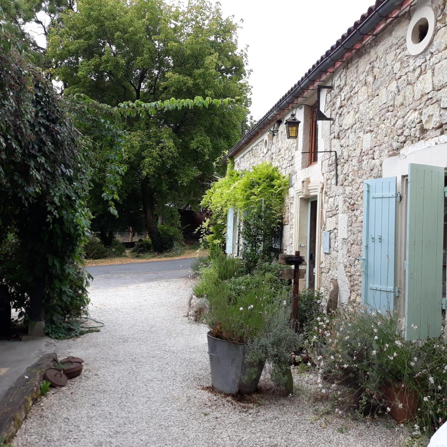 Bed and Breakfast Le Moulin Scalagrand Mazieres  Экстерьер фото