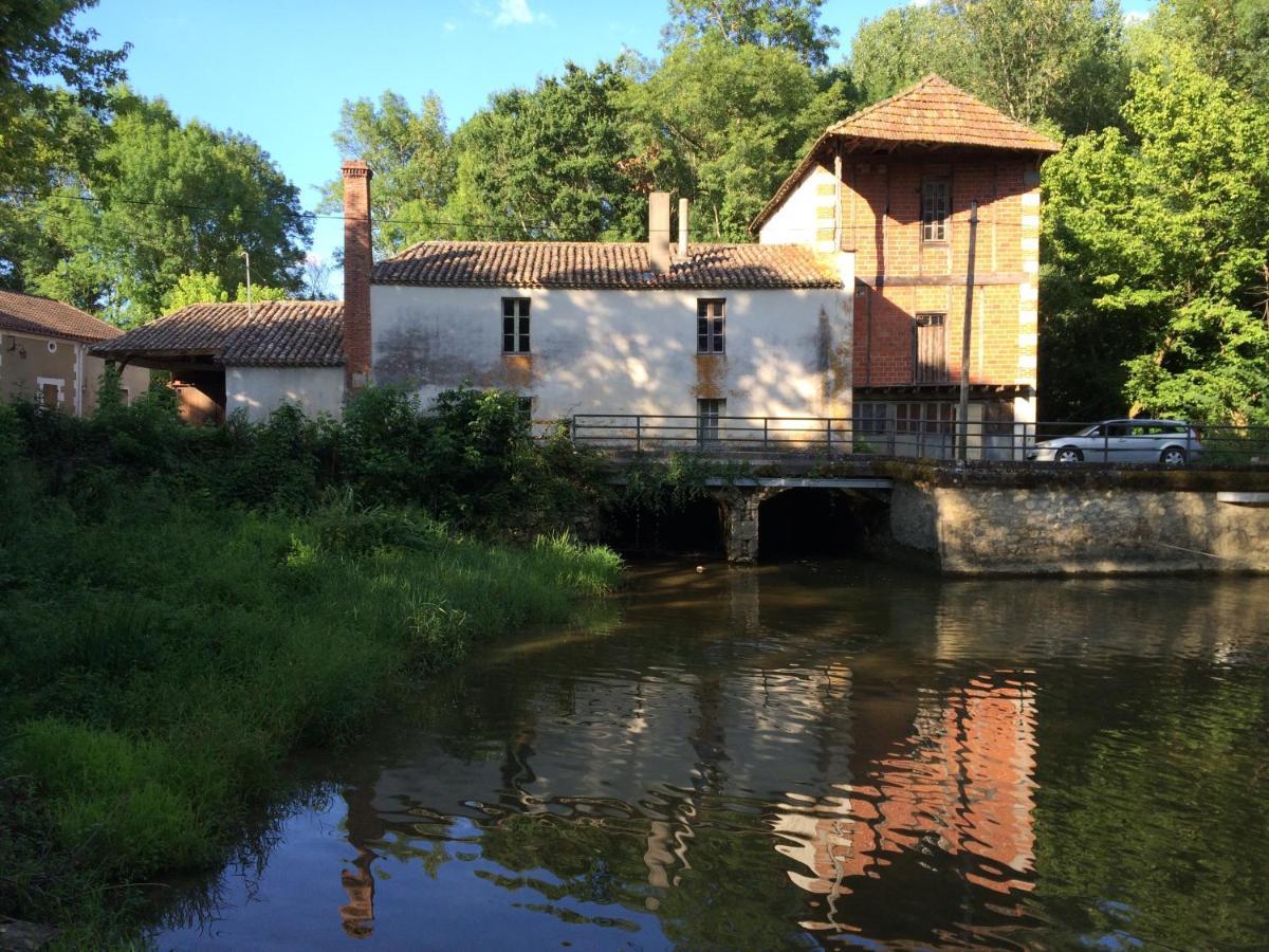 Bed and Breakfast Le Moulin Scalagrand Mazieres  Экстерьер фото